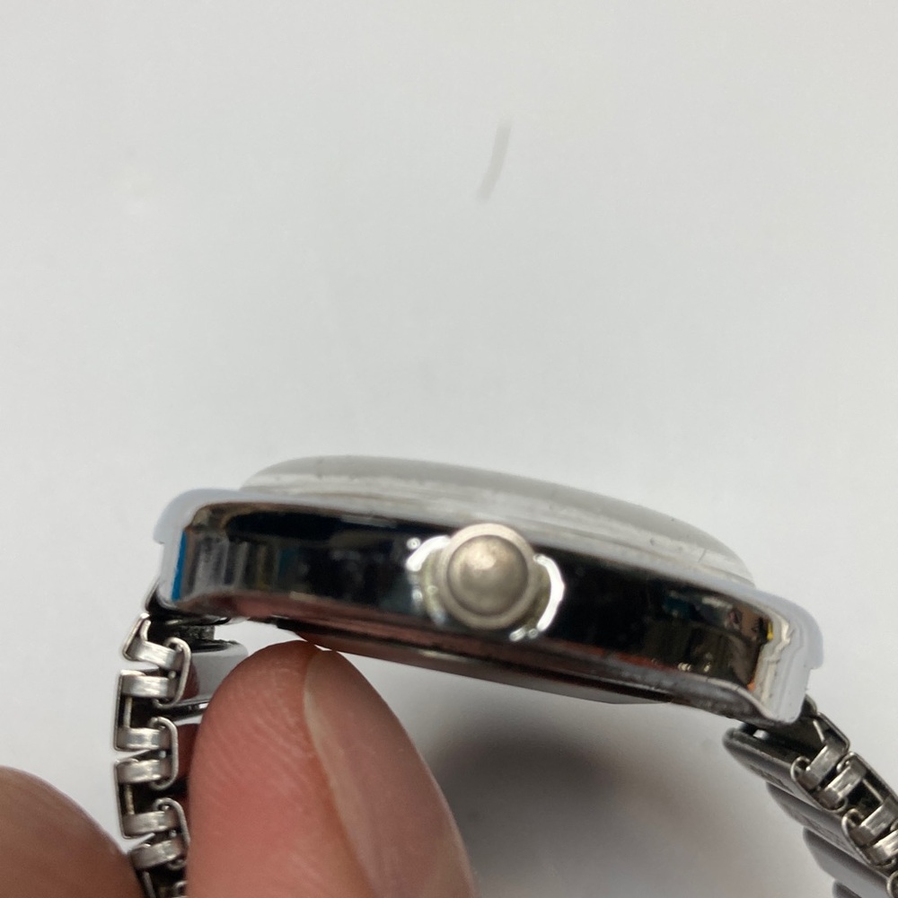 Vintage Timex black dial watch, works, stainless stretch bracelet - Picture 9 of 15